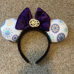 Carousel of progress ears